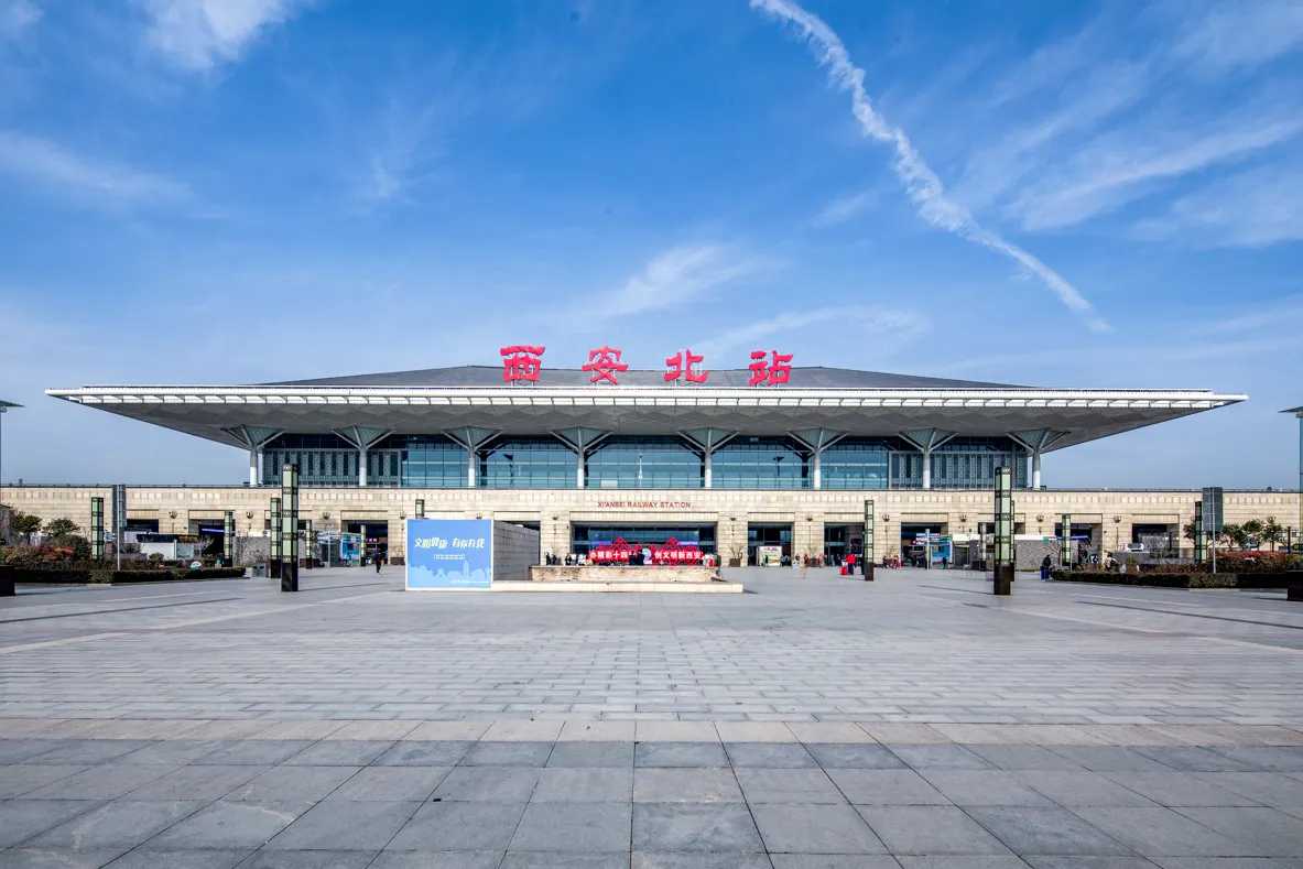 อาคารในบริเวณใกล้เคียงสถานีรถไฟ