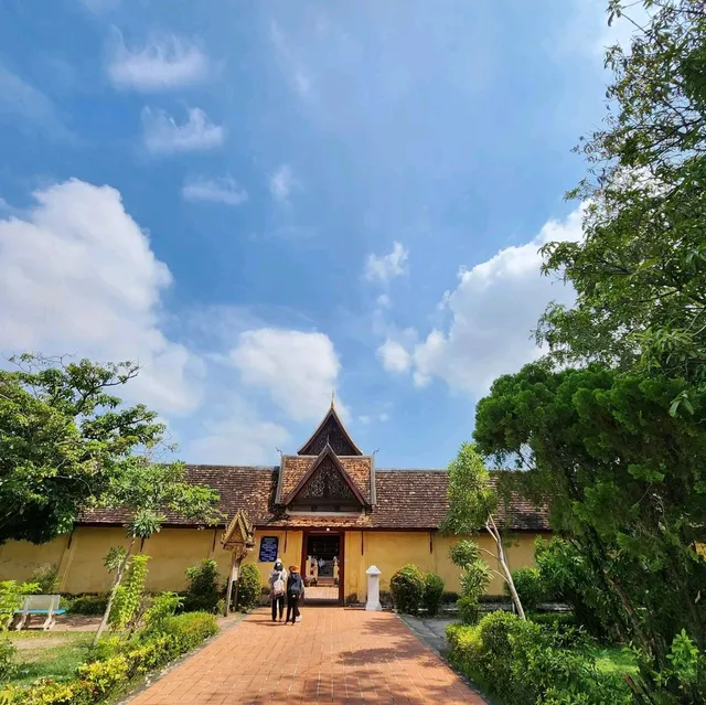 วัดสีสะเกด