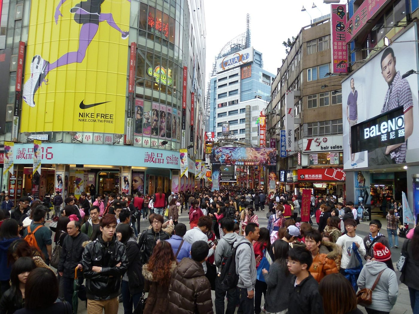super busy streets of ximending