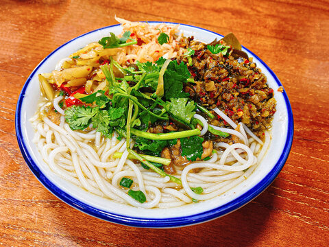 ก๋วยเตี๋ยวร้อนเฉียนซาน