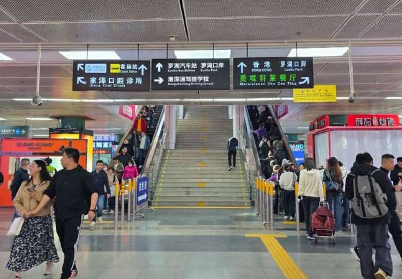 สถานีรถไฟในเซินเจิ้น