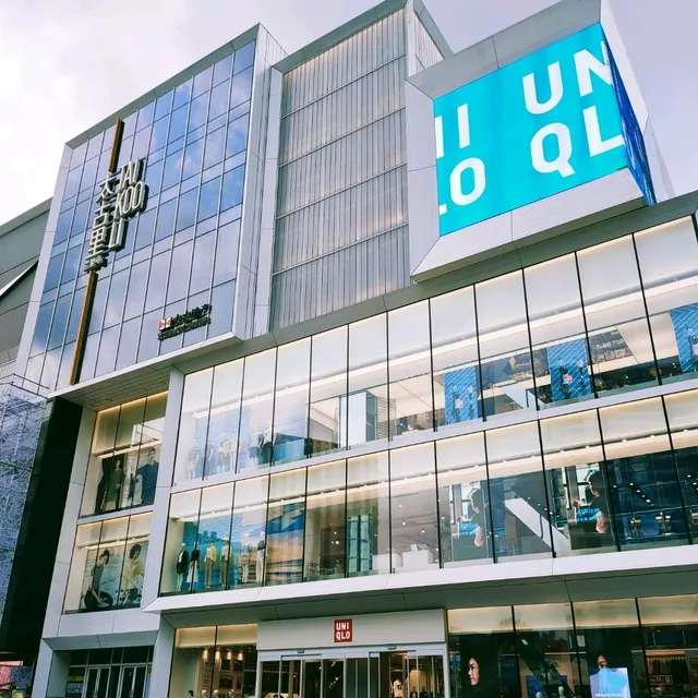 三里屯逛街推薦#3 Uniqlo 北京三里屯全球旗艦店