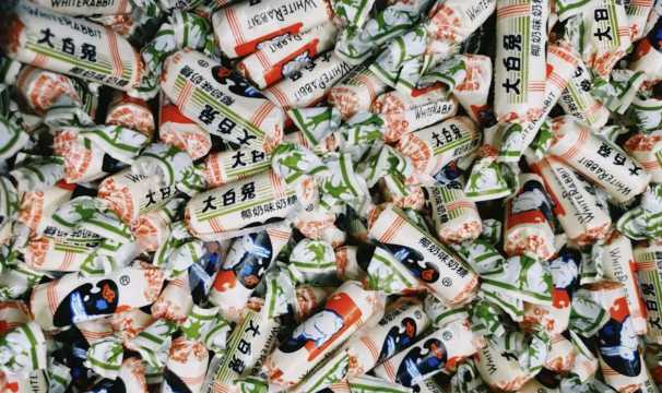 ลูกอมรสนมจีน
