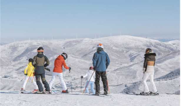 Can you take skis and snowboards on the train?