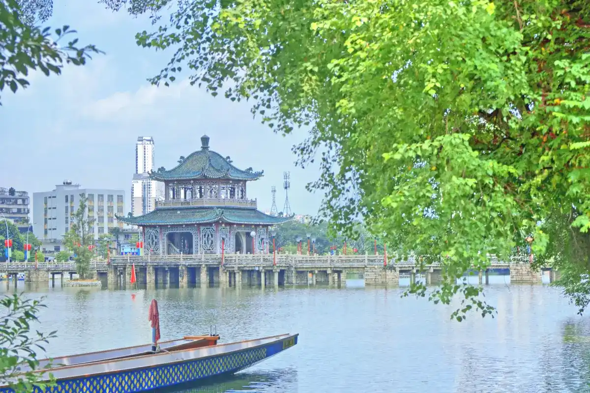 สวนสาธารณะทะเลสาบหยงเจียงเจียง