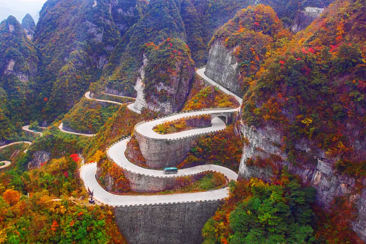 秋季紅葉滿山