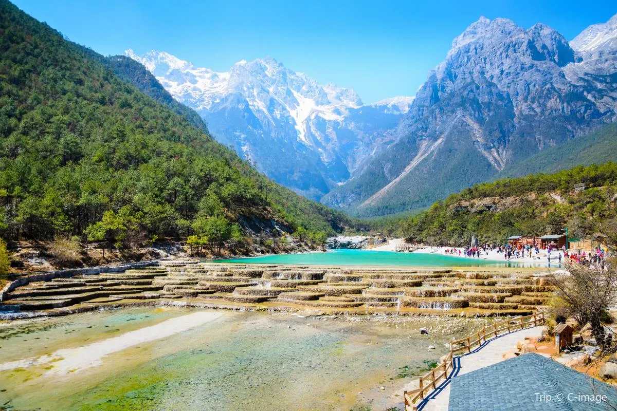 หุบเขาพระจันทร์สีน้ำเงิน 