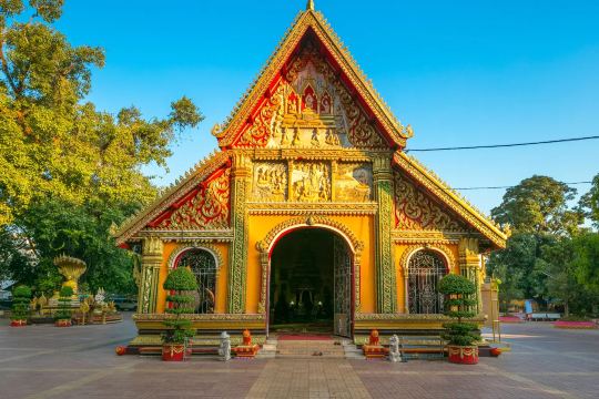 รวม 15 วัดในลาว 2569 สวยระดับโลก สายบุญ สายมู ห้ามพลาด | Trip.com