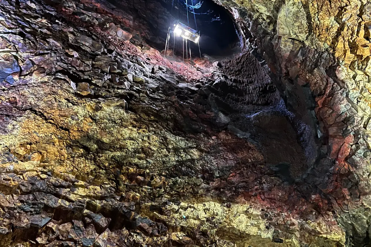 Thrihnukagigur 火山內部遨遊