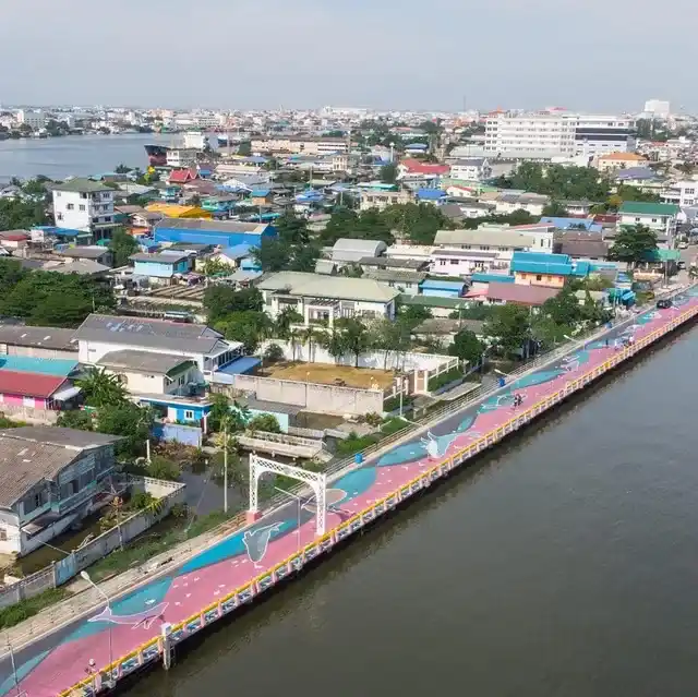 ชุมชนเมืองท่าฉลอม