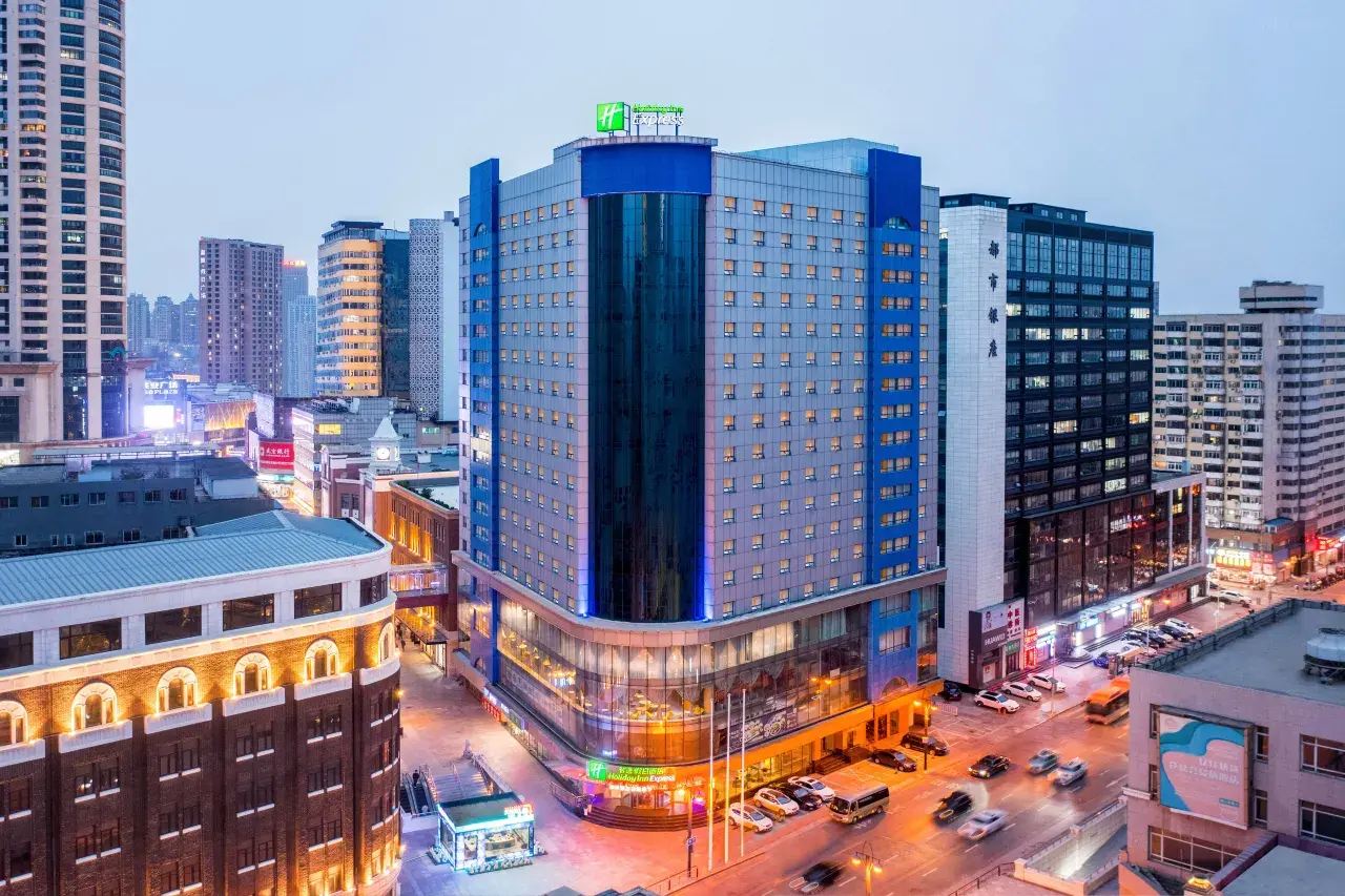 ด้านหน้าโรงแรม Holiday Inn Express Dalian City Centre
