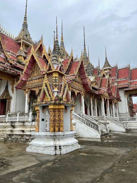 10 วัดในสุพรรณบุรี ไหว้พระขอพร ชมวัดสวยใกล้กรุงเทพฯ ฉบับอัปเดต 2569 | Trip.com