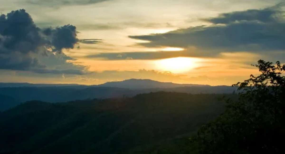 ผาเก็บตะวัน - ที่เที่ยววังน้ำเขียว