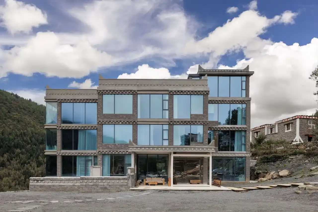 Four-Goddess Mountain Cloud View Fan's Lodging-2