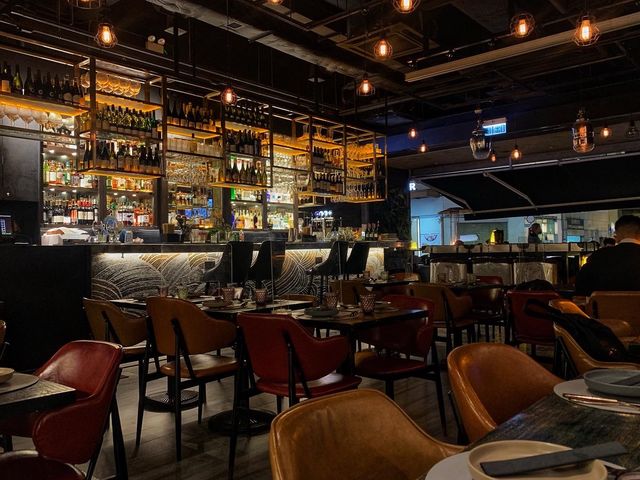 8Five2 Restobar店面