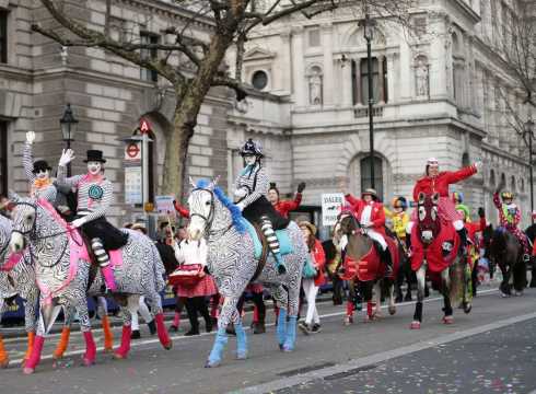 ขบวนพาเหรดวันปีใหม่ (New Year’s Day Parade) - เคาท์ดาวน์ลอนดอน