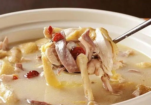 ไก่ตุ๋นกระเพาะหมู