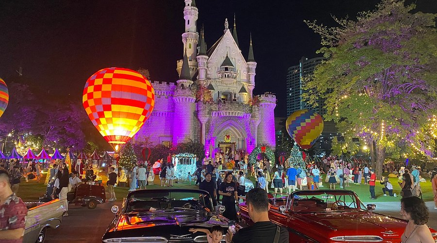 A night market in Bangkok with crazy attractions and food and live music