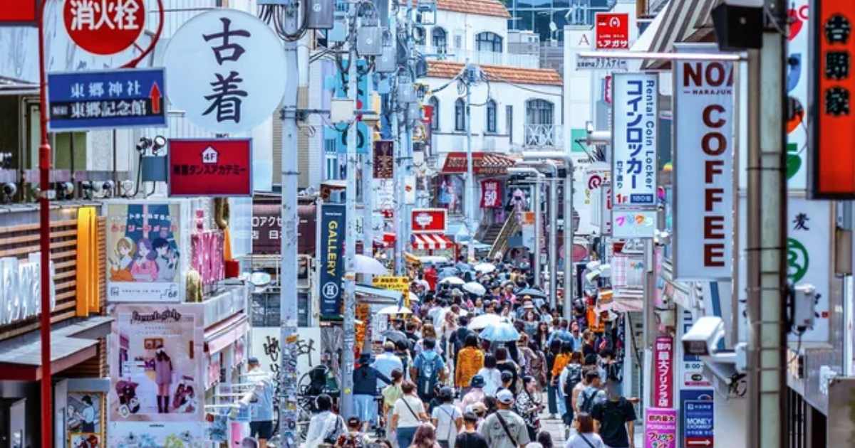 busy street scene Takeshita Street