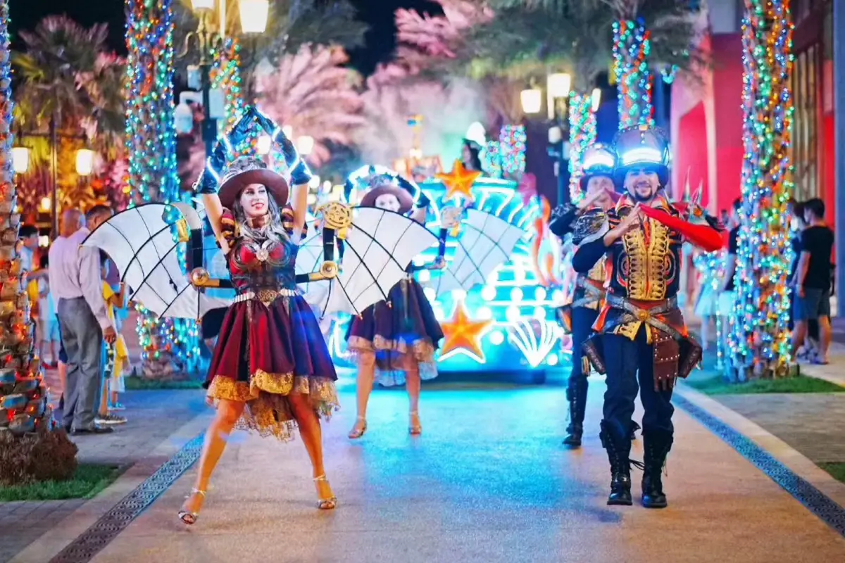 三亞海昌夢幻海洋不夜城夜間花車巡遊