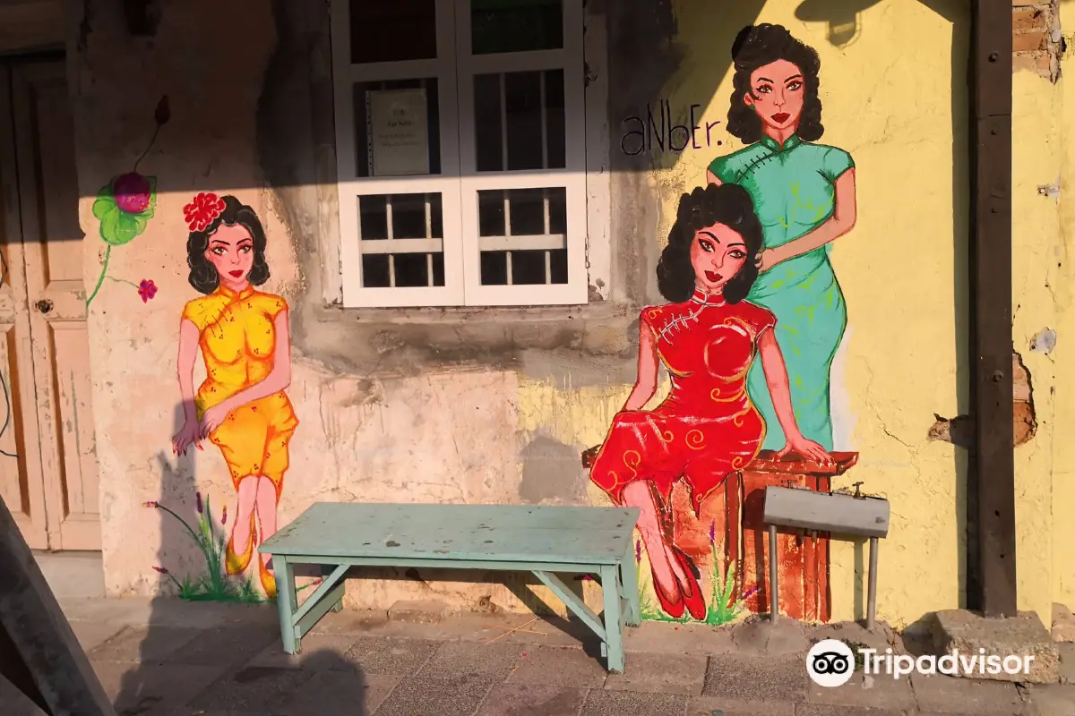 Art of beautiful women in traditional wear in Concubine Road