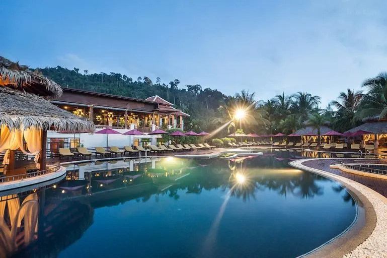 โรงแรม เขาหลัก