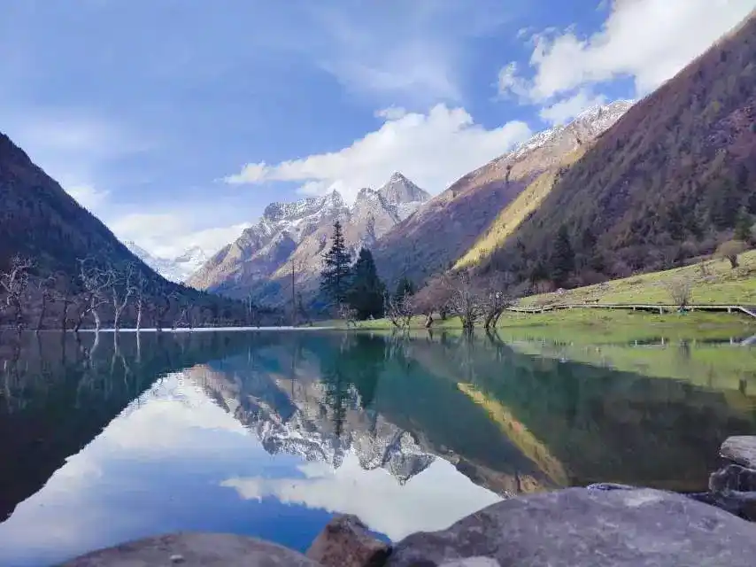 Riyue Baojing Mountain