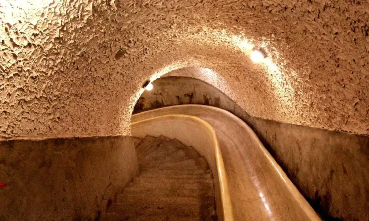 อุโมงค์ลับ 