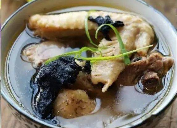 ซุปเห็ดหินไก่พื้นเมือง