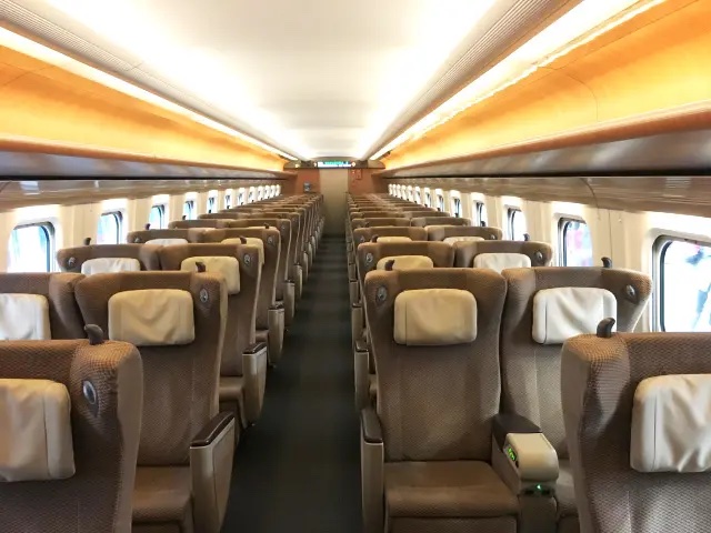 綠車(商務車廂)