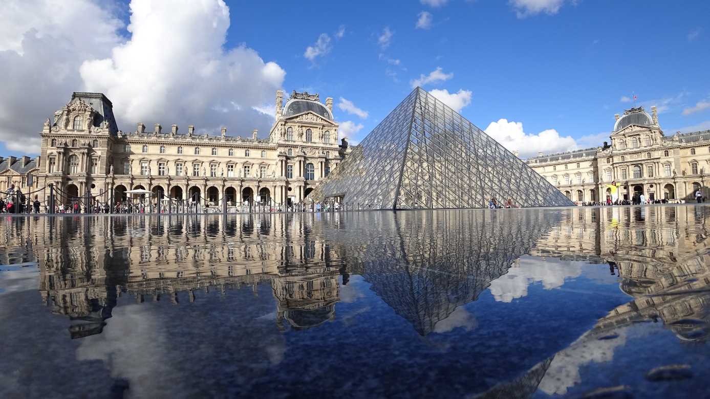 พิพิธภัณฑ์ลูฟวร์ (Louvre Museum)