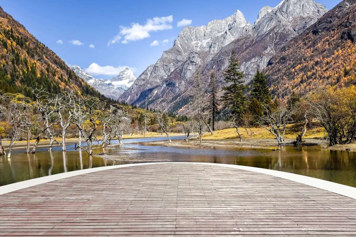 เดินทางจากเฉิงตู สู่เมืองรื่อหลง