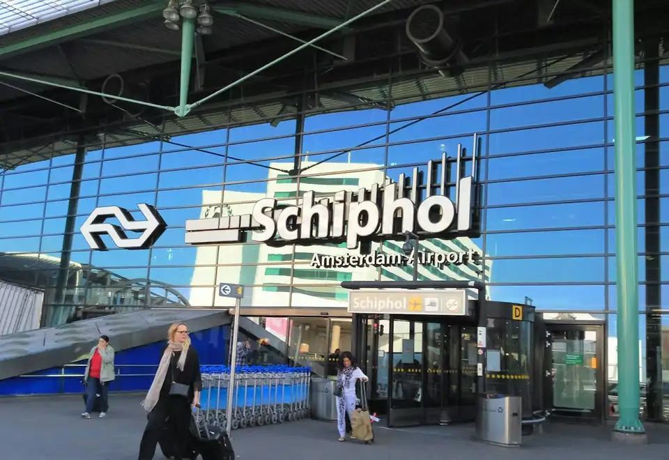 ขั้นตอนการผ่านด่านตรวจคนเข้าเมืองที่สนามบิน Schiphol
