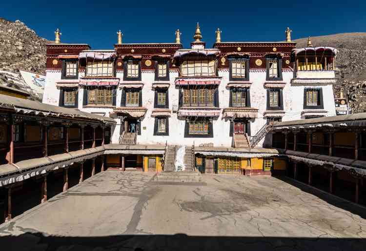 อารามเซราและเดรปุง