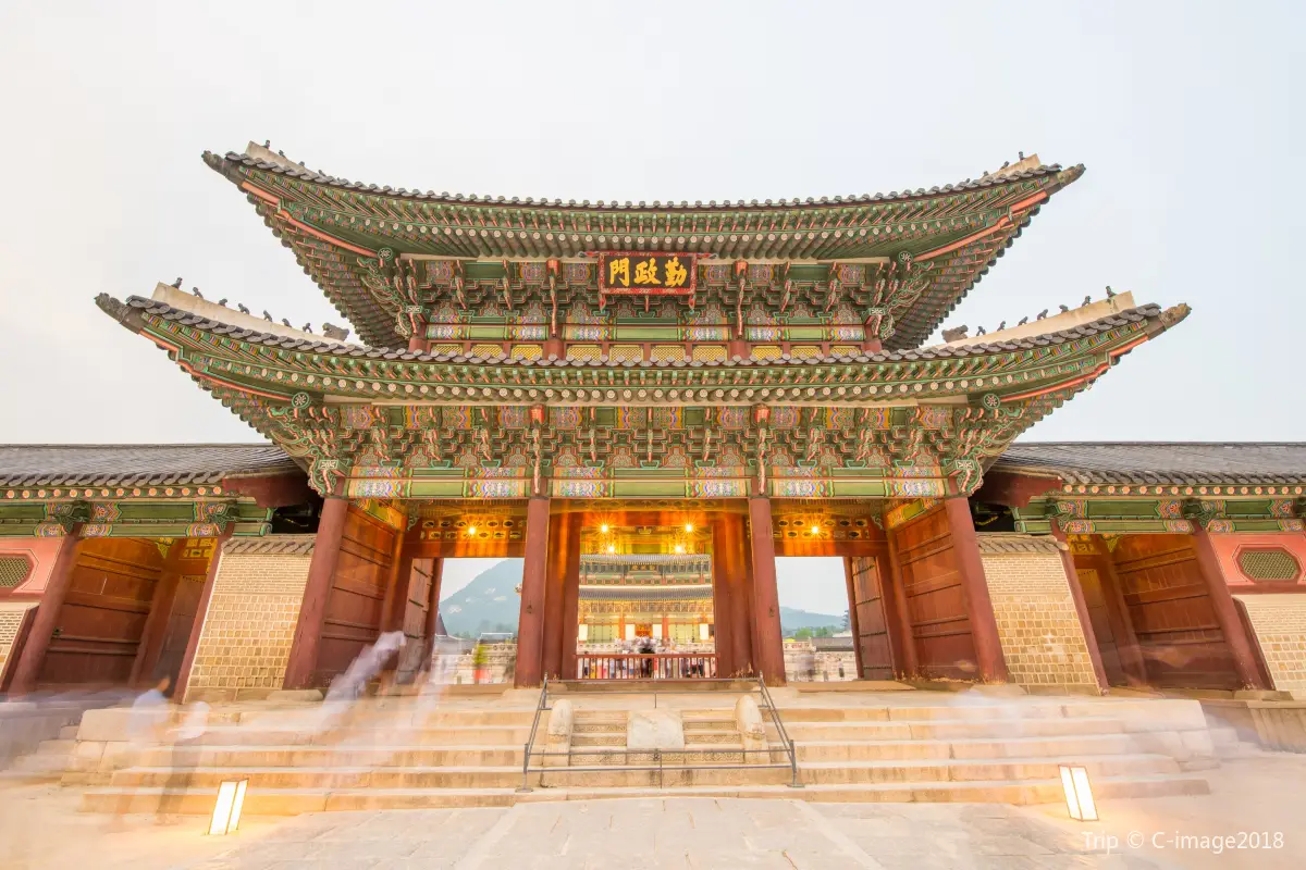 entrance at Gyeongbokgung Palace