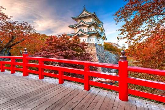 本丸與岩木山景觀