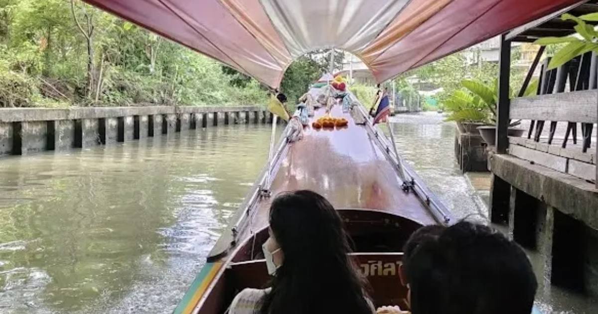 in the boat at Thonburi Canal