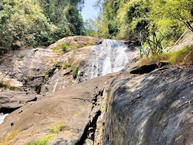 น้ำตกเหวโหลม