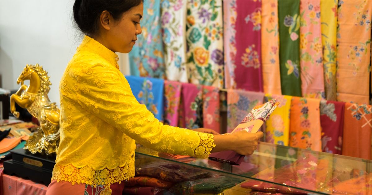 selecting batik fabric