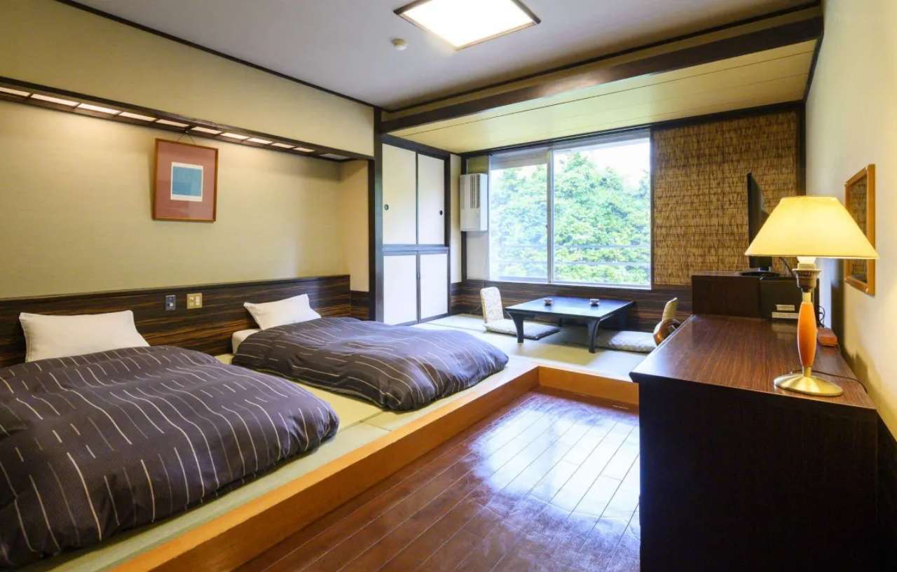 蘆森德高見屋飯店