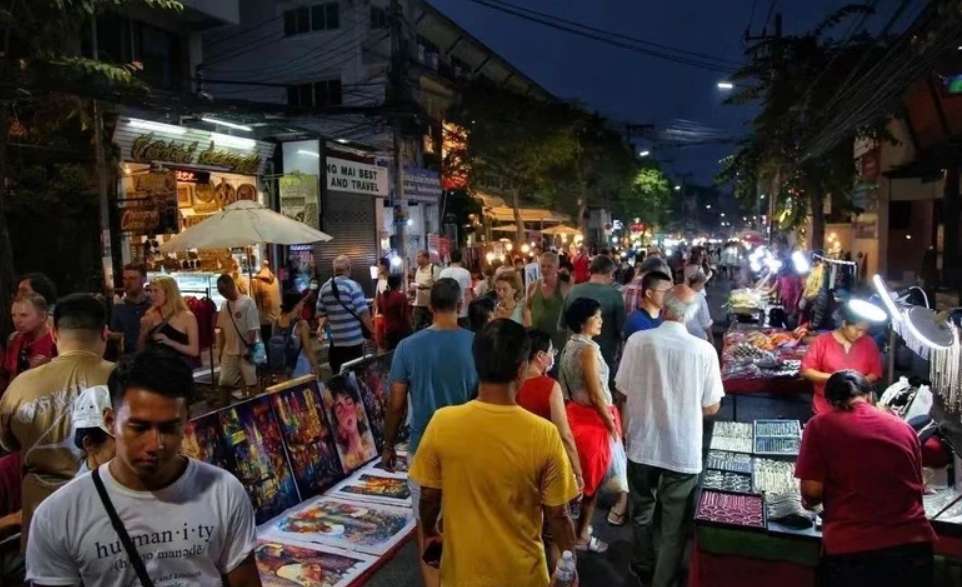 ถนนคนเดินท่าแพ 