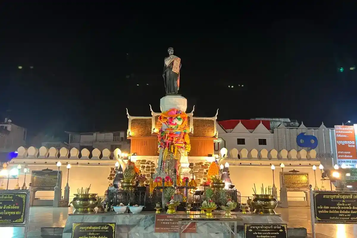 อนุสาวรีย์ท้าวสุรนารี