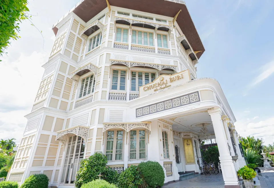 ชูชัยบุรี ศรีอัมพวา