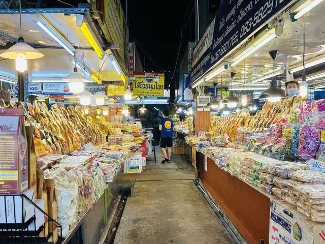 ตลาดต้นพยอม - แหล่งซื้อของฝากเชียงใหม่