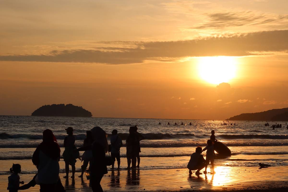 亞庇景點 #1 丹絨亞路海灘