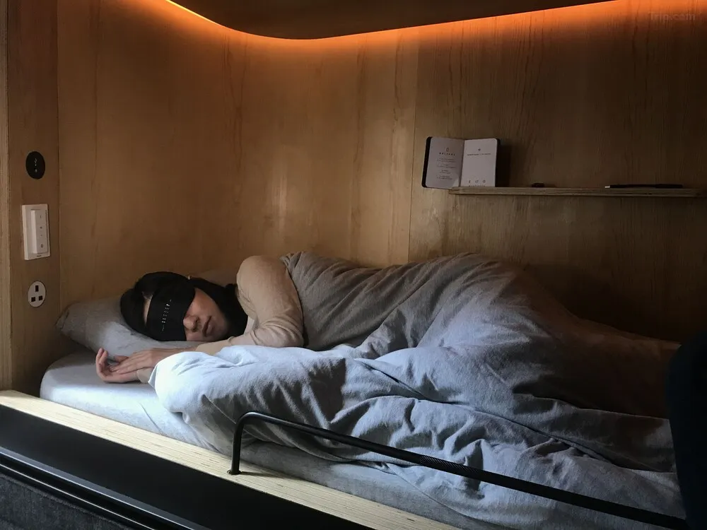 홍콩공항 경유 캡슐호텔