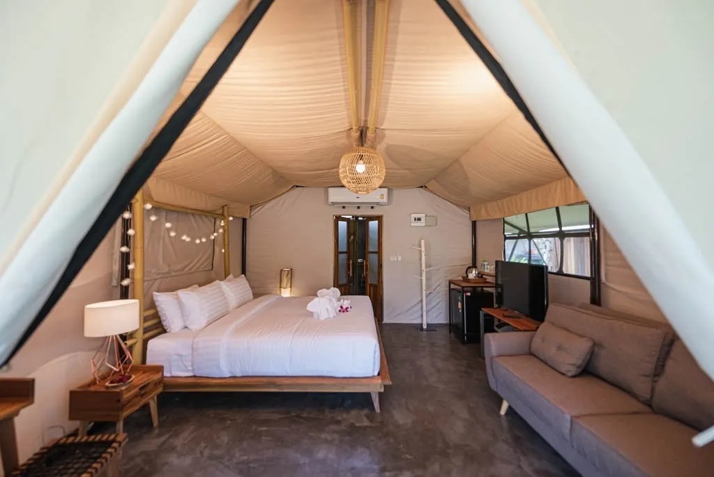 ภายในห้องเต็นท์ของเดอะทรี ริเวอร์ไซด์ รีสอร์ท แก่งกระจาน (The Tree Riverside Kaeng Krachan)