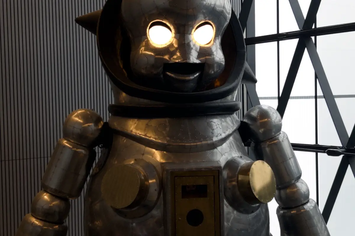 巨型機械人雕塑《Giant Torayan》