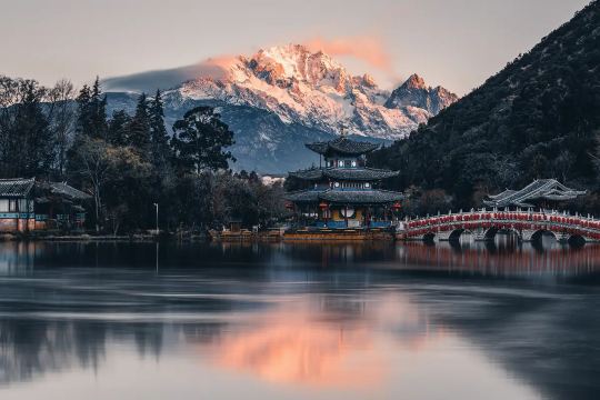 ภูเขาหิมะมังกรหยก 2569: คู่มือเที่ยวลี่เจียง กระเช้า ค่าเข้า และวิธีเดินทาง | Trip.com
