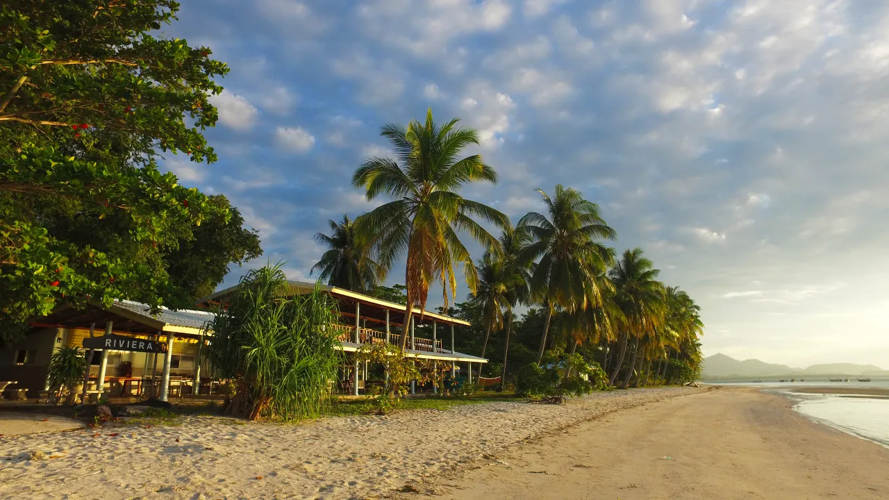 ที่พักเกาะลิบง เกาะมุก ริเวียร่า บีชรีสอร์ท